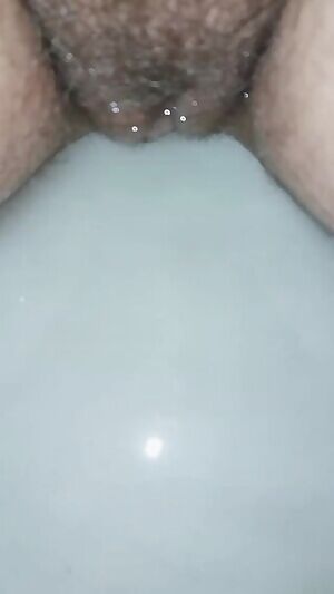 underwater_pee