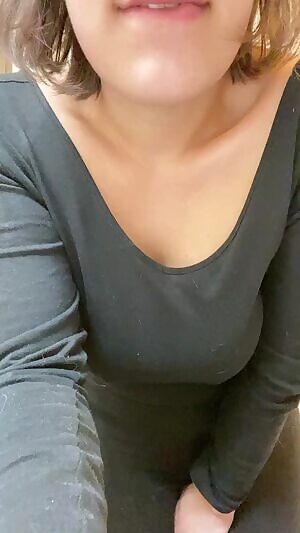 Sunday funday, all I need is a hard fucking from daddy 😘