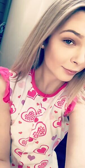 Cheeky little girl 💕