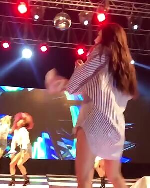 Hyuna Front Row Grinding