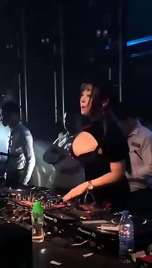 Bouncing asian dj