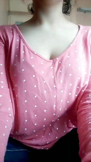 my titty droped form my pra directly to my blouse😁