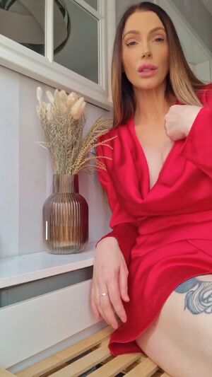 Mom Bods Amateur Lactating Long Hair