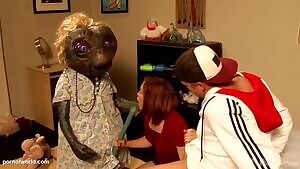 Alien Fuck Beautiful Girl with a Boy
