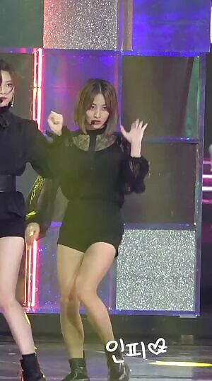 Twice - Jihyo & Tzuyu