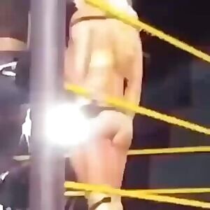 i love the illusion of Mandy's gear color