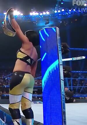 Bayley is so fucking stacked