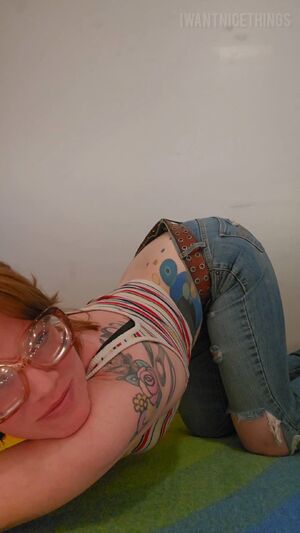 Pretty Toes Glasses Spanking Squirting Toe Sucking