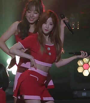 Apink - Chorong Rocking Her Hips in 4K