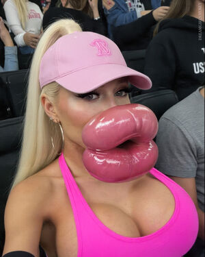 Fake Lips Bimbo Bimbofication