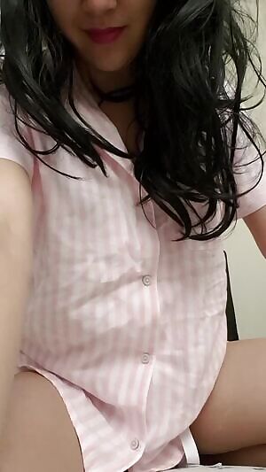 I'm having a slow start to my day, expecting lots of snow! ❄ Let's wake up together? 💕