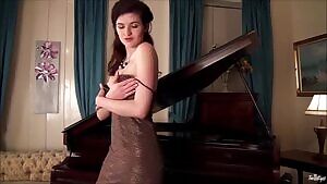 Fawna reveals her sexy tits