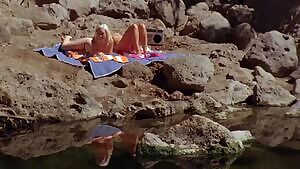 Carrie Minter & Casey Durkin in The Dukes of Hazzard The Beginning