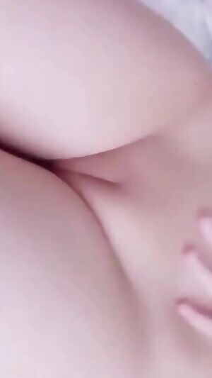 I feel shy sharing too much and ways end up deleting because I always end up comparing myself with other girls... hope you guys will like this and I won’t chicken out to delete all my posts again. 😭