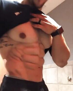 Come suck these nipples 😜