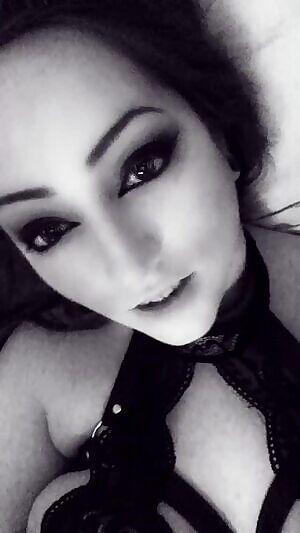 It’s just a little bit of me 🖤💋